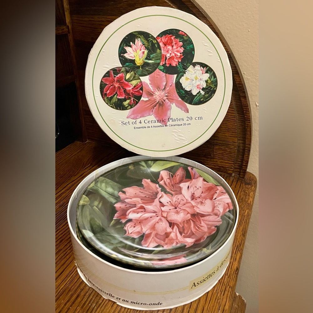 Elegant Floral Ceramic Plate Set